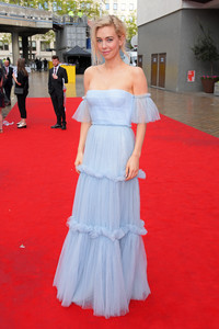 hqcelebcorner (1).jpg