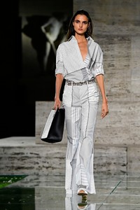 59c79f1c89c97_SalvatoreFerragamoRunwayMilanFashionWeekUTkAbGtkGwOx.thumb.jpg.7dd590e5b2da2de7f5ffaebdc505ca75.jpg
