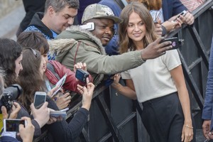 Alicia-Vikander--Submergence-Photocall-2017-San-Sebastian-Film-Festival-02.thumb.jpg.df68432d5d5b3ff3cd0abfe04e44b4f9.jpg