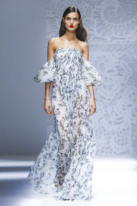 Blumarine-RTW-SS18-Milan-6817-1506171973-bigthumb.jpg