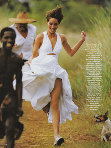 Christy_Turlington_US_Vogue_May_1990_03.thumb.jpg.3dd63fec1dca81d9885f3ac0728da585.jpg