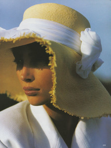 Christy_Turlington_US_Vogue_May_1990_12.thumb.jpg.148e7b7026721058a0514ef594e321c7.jpg