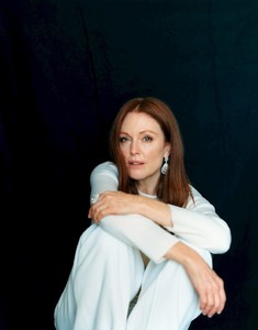 Julianne-Moore-by-Jonas-Unger-for-Telegraph-Magazine-2-September-2017-6-760x968.thumb.jpg.b1f8d535f508bef89629f0af2dcccbf8.jpg