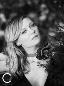 Kirsten-Dunst-C-Magazine-October-2017-Cover-Photoshoot03.thumb.jpg.34553c88e7dcd024b7f1c28e73dd071b.jpg