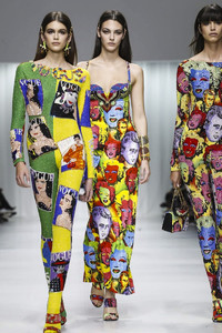 Versace-RTW-SS18-Milan-2426-1506106084-bigthumb.thumb.jpg.8efabeff2c5109b47fc6529539dfebd8.jpg