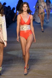 defile-etam-lingerie-printemps-ete-2018-paris-look-42.jpg