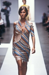 fendi-ss-2000-1.thumb.JPEG.f2624998382e1f81291a40a8035d6f0e.JPEG