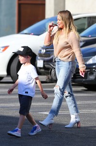 hilary-duff-out-in-la-9917-19.jpg