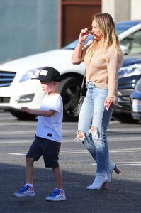 hilary-duff-out-in-la-9917-20.jpg