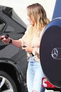 hilary-duff-out-in-la-9917-22.jpg