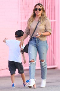 hilary-duff-out-in-la-9917-3.jpg
