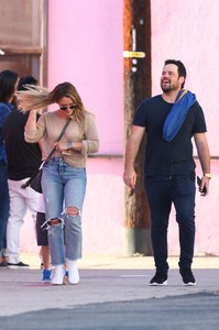 hilary-duff-out-in-la-9917-7.jpg