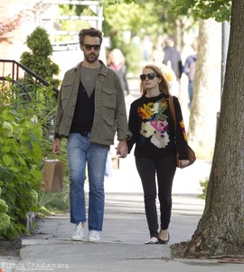 jessica-chastain-out-and-about-in-montreal-9717-4.JPG