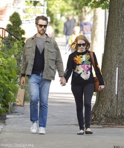 jessica-chastain-out-and-about-in-montreal-9717-9.JPG
