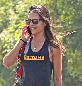 jordana-brewster-out-in-brentwood-after-her-morning-workout-82817-3.jpg