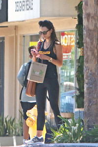 jordana-brewster-out-in-brentwood-after-her-morning-workout-82817-7.jpg