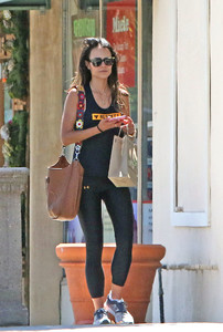 jordana-brewster-out-in-brentwood-after-her-morning-workout-82817-8.jpg