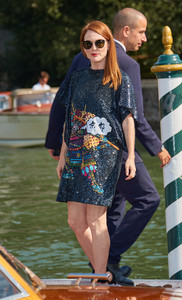 julianne-moore-arriving-at-the-74th-venice-film-festival-9217-18.jpg