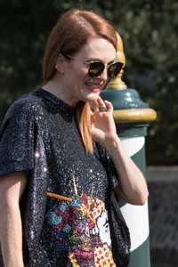 julianne-moore-arriving-at-the-74th-venice-film-festival-9217-2.jpg