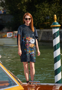 julianne-moore-arriving-at-the-74th-venice-film-festival-9217-21.jpg