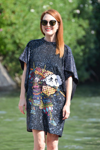 julianne-moore-arriving-at-the-74th-venice-film-festival-9217-5.jpg