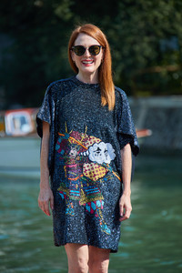 julianne-moore-arriving-at-the-74th-venice-film-festival-9217-6.jpg