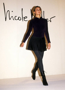 nicole-miller-fw-1994-1.thumb.jpg.7181c025118cebf1276b223f1296aab3.jpg