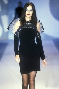 paco-rabanne-hc-fw-1997-1.thumb.jpg.36bed582961b3edb345c251edc378d3f.jpg