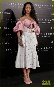 rihanna-fenty-beauty-launch-madrid-14.jpg