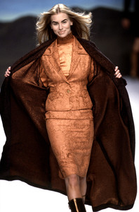 todd-oldham-fw-1995-3.thumb.jpg.d2dfef03a7469d9d9a4b5769e78ba43a.jpg