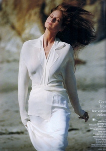 uk_vogue_june_1989_15.thumb.jpg.531db2566d1ef5e4aa9289b3166e7458.jpg