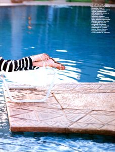 vogue-italia-may-1993-053.thumb.jpg.b802bf5d3e53098309f1086601816ee4.jpg