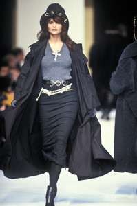 0_chanel-fw-1992-1_html.thumb.JPEG.f860444dbfd0a37741ac5bbc8773dda6.JPEG