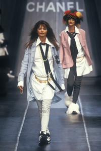 0_chanel-fw-1993-1_html.thumb.JPEG.804a5cd4f37cfb745cdfd4d438748c67.JPEG