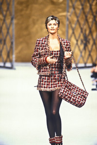0_chanel-hc-fw-1993-1_html.thumb.JPEG.aa5f87eaa28796de3ca59ae83d7d5a86.JPEG