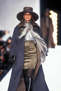 0_christian-dior-fw-1993-1_html.thumb.JPEG.e45ea996295637e1220945d4b6130884.JPEG