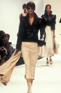 0_christian-dior-ss-1994-1_html.thumb.JPEG.84851b049e0d4a75d0f1b3d7eb5d51bb.JPEG