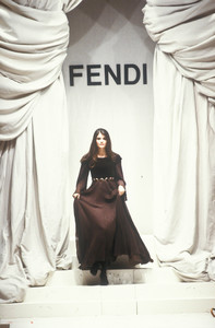 0_fendi-fw-1991-1_html.thumb.JPEG.0fab3d3d469c403ea937c634d2a70f11.JPEG