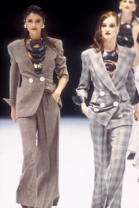 0_gianfranco-ferre-ss-1993-1_html.thumb.JPEG.334cd81137fc153803b65d585f275b66.JPEG