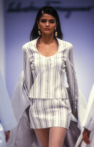 0_salvatore-ferragamo-ss-1991-1_html.thumb.JPEG.1ab2aaf684531efb2ba096b9a74ea464.JPEG