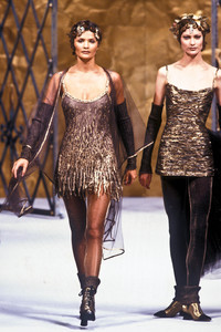 12_chanel-hc-fw-1993-13_html.thumb.JPEG.2f82f77f60e060284694fa63e10dfd82.JPEG