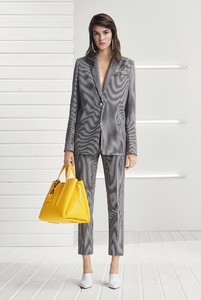 15-boss-womenswear-spring-2018.thumb.jpg.1cd5b8a2a0b0f237e13574fd488e228d.jpg