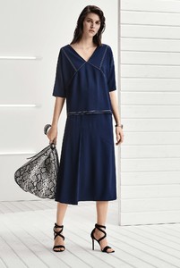 17-boss-womenswear-spring-2018.thumb.jpg.c7fb5fc58ff24b2b7232dd910a818342.jpg