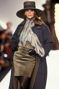 1_christian-dior-fw-1993-2_html.thumb.JPEG.f61118753dab4f585fa4910fcd28b15b.JPEG