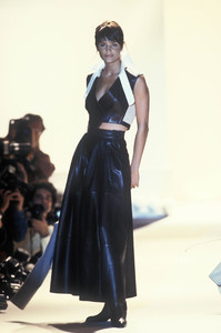 1_christian-dior-ss-1994-2_html.thumb.JPEG.1edc120f436627e5640a3e72b351022b.JPEG