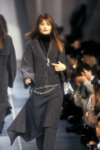 2_chanel-fw-1993-3_html.thumb.JPEG.0be5c0d085bae2d103c6d7aa7f7c5299.JPEG