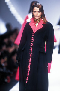 2_christian-dior-fw-1993-3_html.thumb.JPEG.31839ee3ed5fb4c55f2bc73479b2618a.JPEG