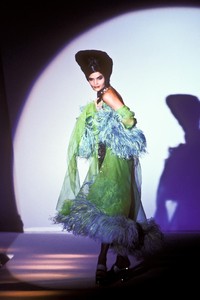2_thierry-mugler-ss-1991-3_html.thumb.JPEG.8b68b819fad16edda81222c008b52f6e.JPEG