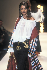 3_christian-dior-fw-1993-4_html.thumb.JPEG.fb58f441303bccfbf7beb14eb6a0c725.JPEG