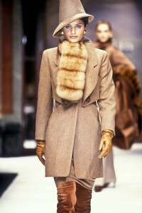 3_christian-dior-hc-fw-1993-4_html.thumb.JPEG.3ef1243210d005d545adea7b41223781.JPEG